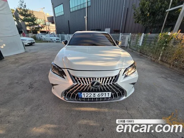 Фотография автомобиля — Lexus ES 7th Gen