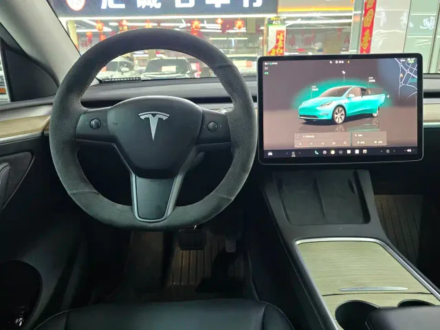 Tesla Model Y — Фото автомобиля 9