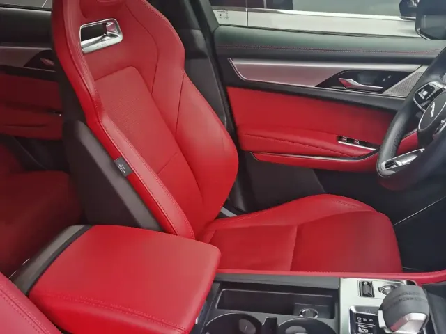 Jaguar F-Pace — Фото автомобиля 18