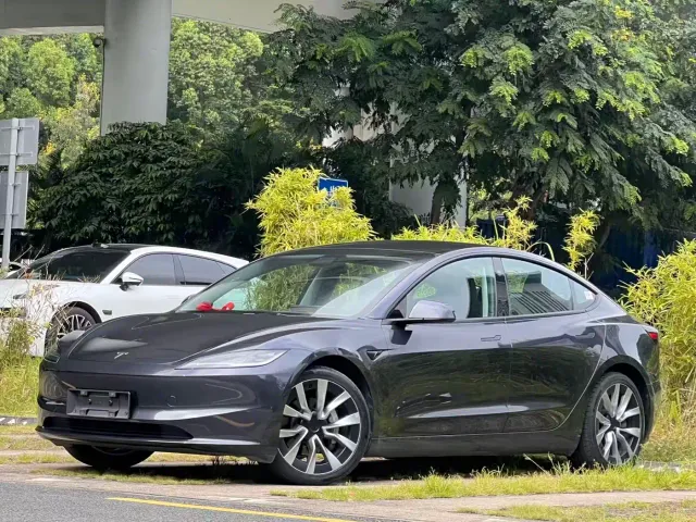 Фотография автомобиля — Tesla Model 3