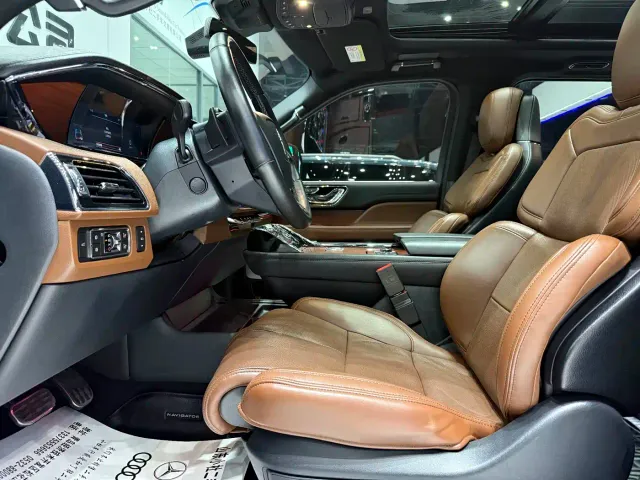 Lincoln Navigator — Фото автомобиля 4