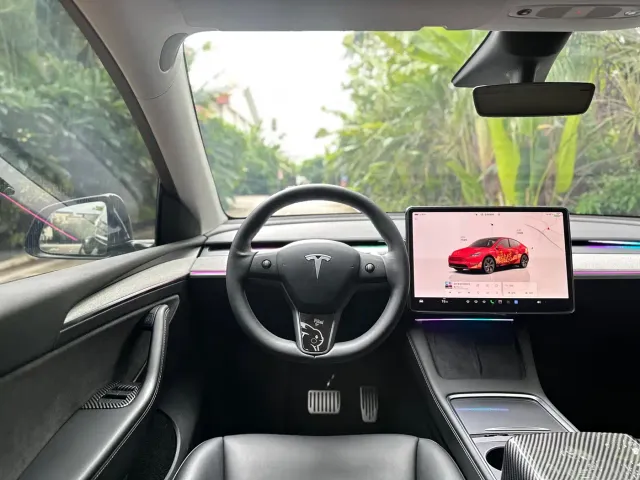 Tesla Model Y — Фото автомобиля 16