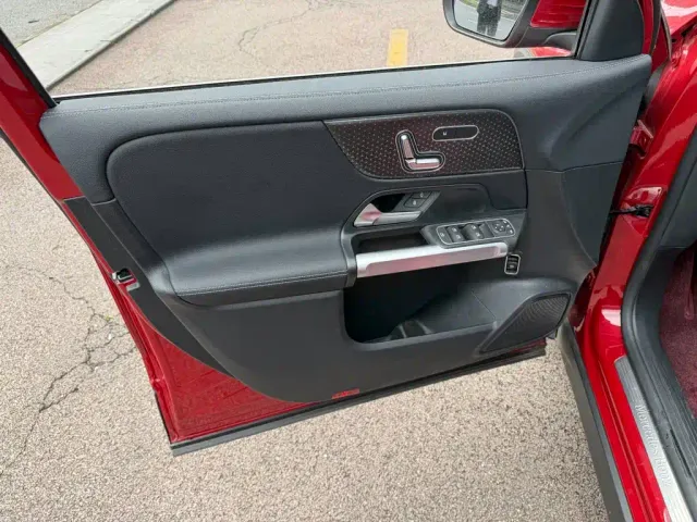 Mercedes-Benz GLB-Class — Фото автомобиля 6
