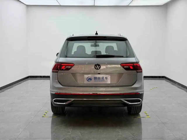 Volkswagen Tiguan L — Фото автомобиля 29