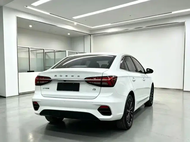Roewe i5 — Фото автомобиля 8