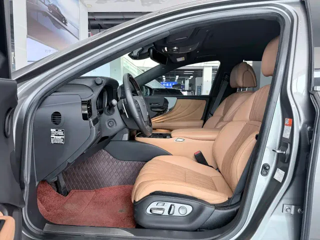 Lexus LS — Фото автомобиля 10