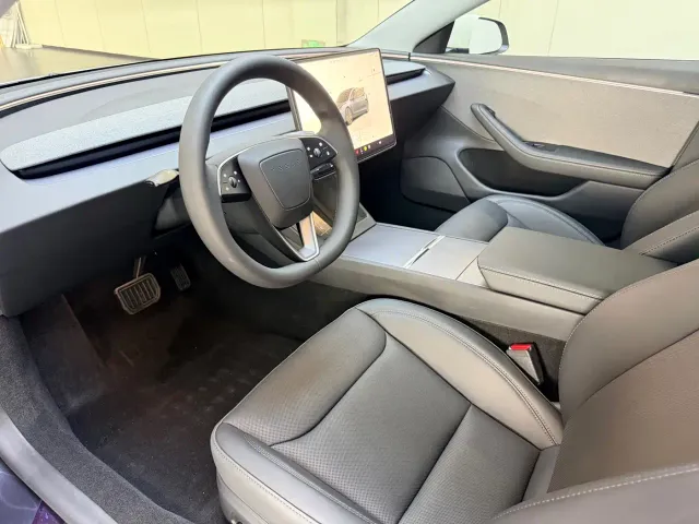 Tesla Model 3 — Фото автомобиля 9