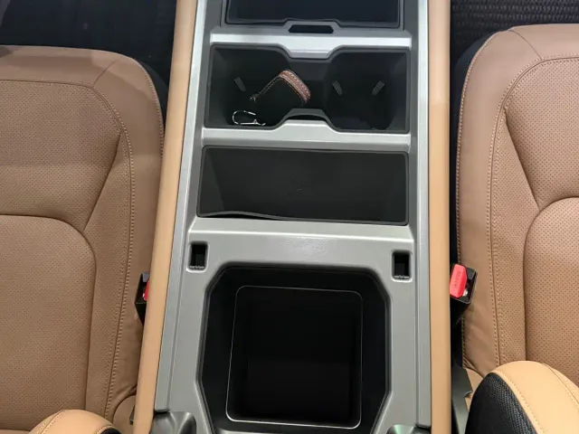 Land Rover Defender — Фото автомобиля 17
