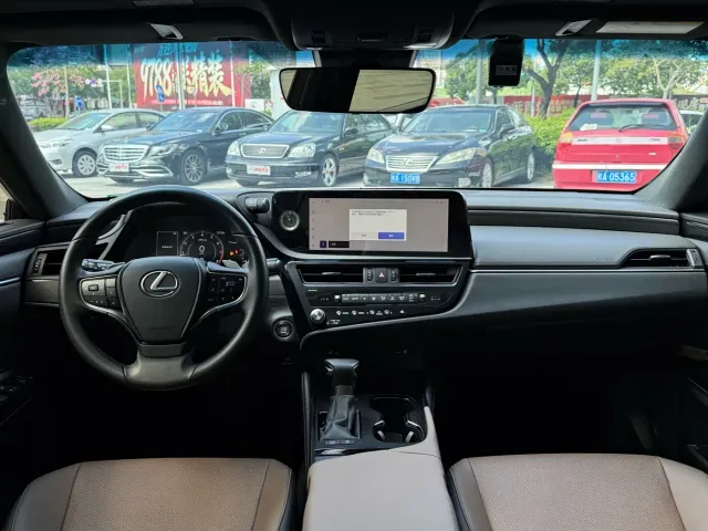 Lexus ES — Фото автомобиля 15