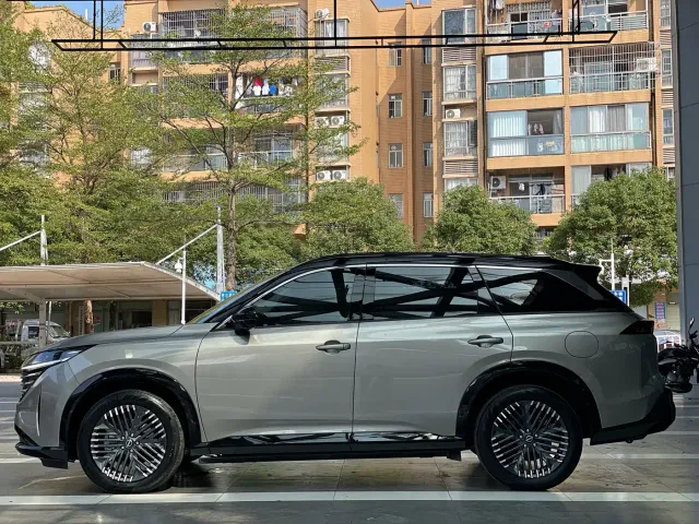 Nissan Terra — Фото автомобиля 4