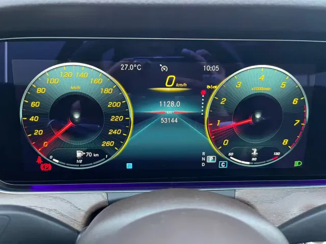 Mercedes-Benz E-Class — Фото автомобиля 12