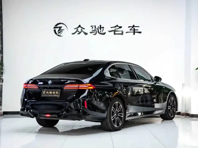 BMW 5 Series — Фото автомобиля 9