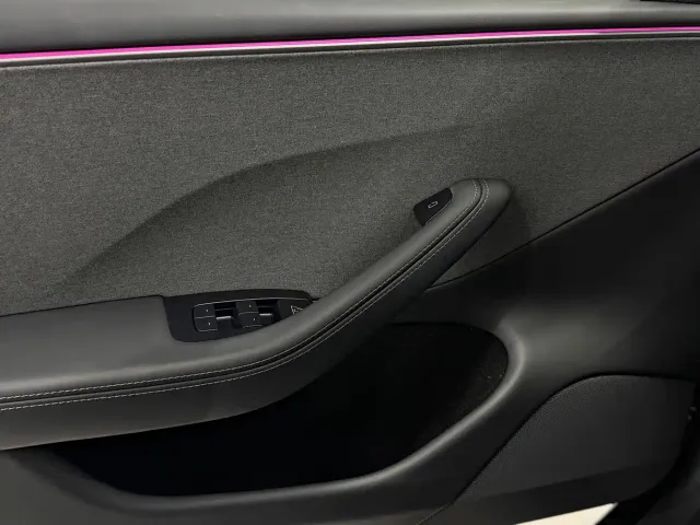 Tesla Model 3 — Фото автомобиля 15