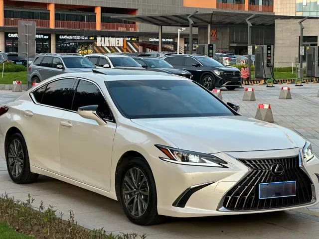 Lexus ES — Фото автомобиля 3
