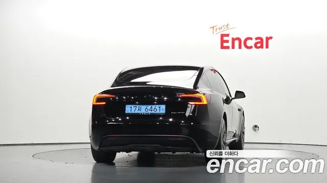 Tesla Model 3 — Фото автомобиля 4