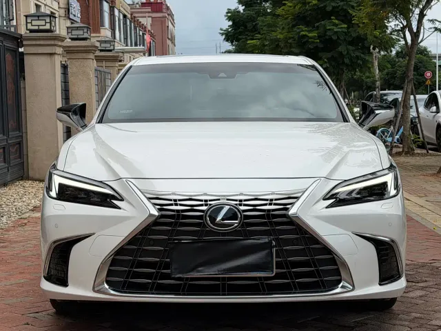 Lexus ES — Фото автомобиля 2