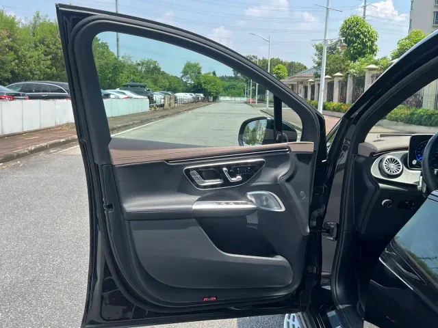 Mercedes-Benz EQE SUV — Фото автомобиля 8