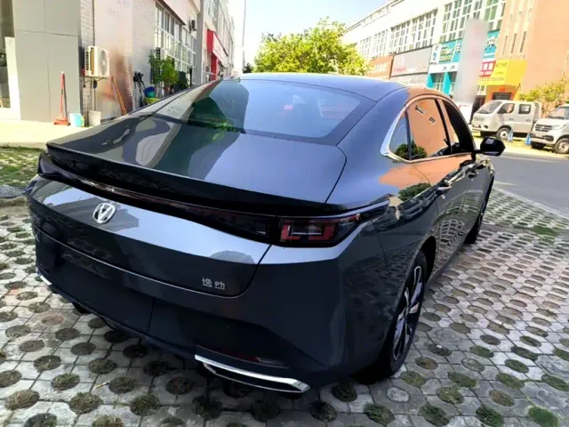 Changan Eado — Фото автомобиля 6