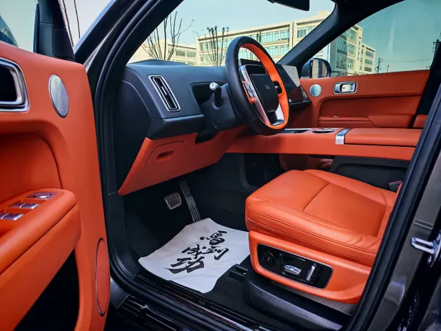 Li Auto L8 — Фото автомобиля 4