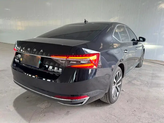 Skoda Superb — Фото автомобиля 5