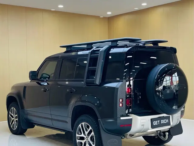 Land Rover Defender — Фото автомобиля 7