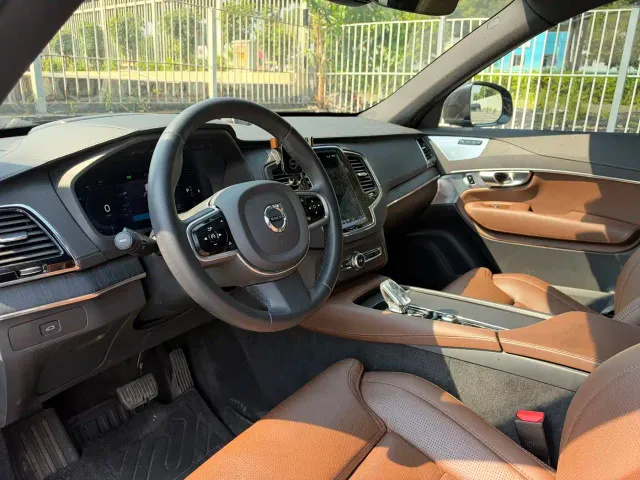Volvo XC90 — Фото автомобиля 15