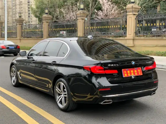 BMW 5 Series — Фото автомобиля 5