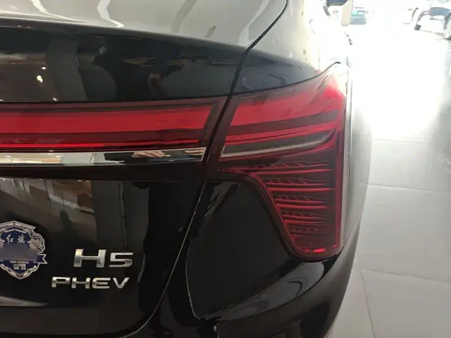 Hongqi H5 PHEV — Фото автомобиля 7
