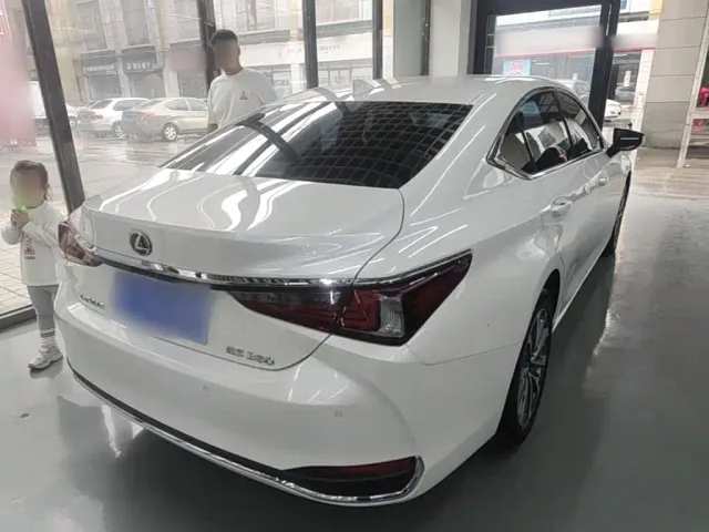 Lexus ES — Фото автомобиля 6
