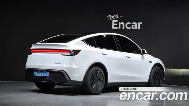 Tesla Model Y — Фото автомобиля 2