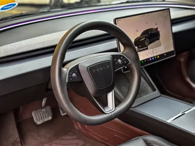 Tesla Model 3 — Фото автомобиля 4