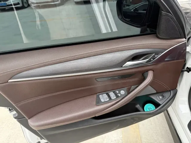 BMW 5 Series — Фото автомобиля 13