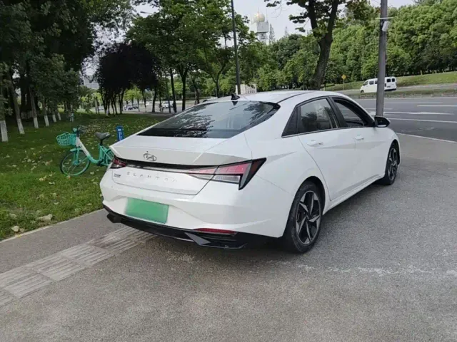 Hyundai Elantra — Фото автомобиля 6