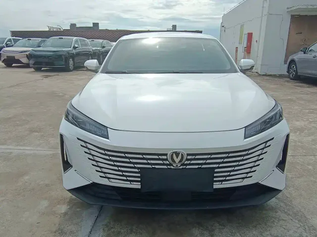Changan Eado — Фото автомобиля 2