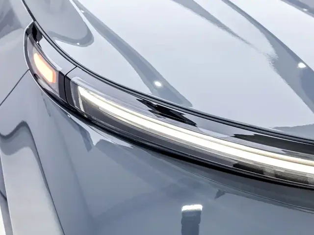 Li Auto L8 — Фото автомобиля 19