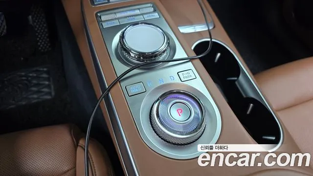 Genesis GV70 — Фото автомобиля 12