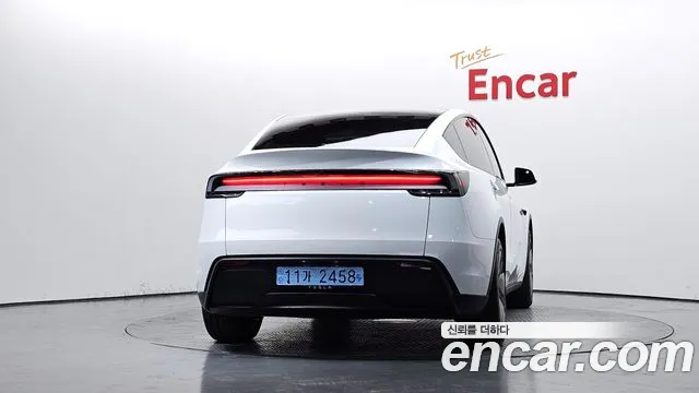 Tesla Model Y — Фото автомобиля 4