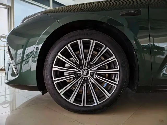 Geely Galaxy Xingyao 8 — Фото автомобиля 4