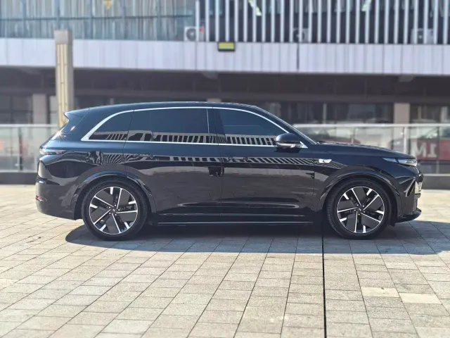 Li Auto L7 — Фото автомобиля 2