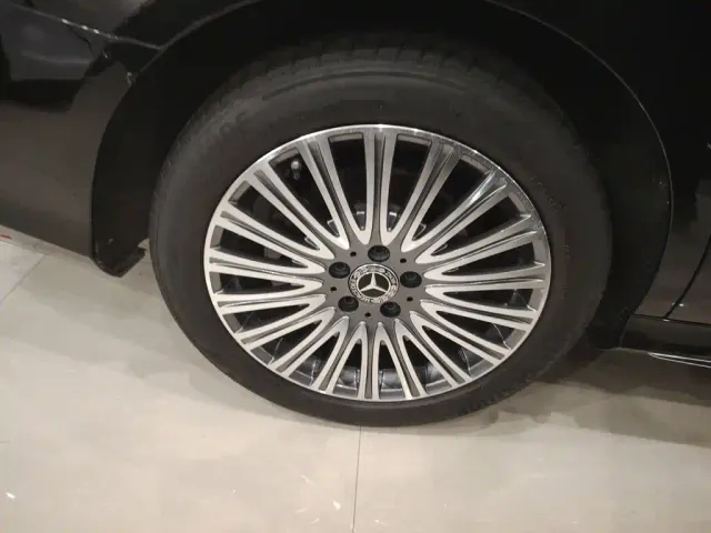 Mercedes-Benz E-Class — Фото автомобиля 8