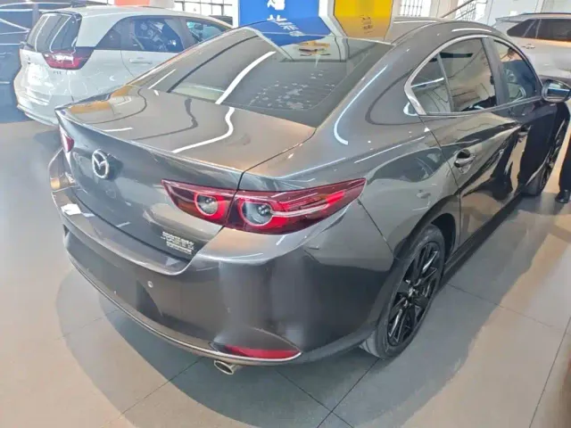 Mazda Axela — Фото автомобиля 6