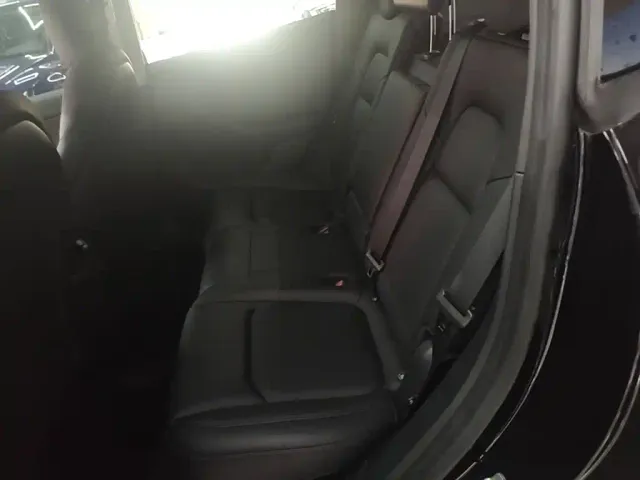Tesla Model Y — Фото автомобиля 16