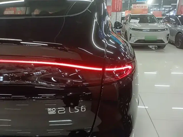 IM Motors LS6 — Фото автомобиля 7