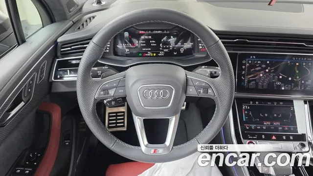 Audi SQ7 — Фото автомобиля 12