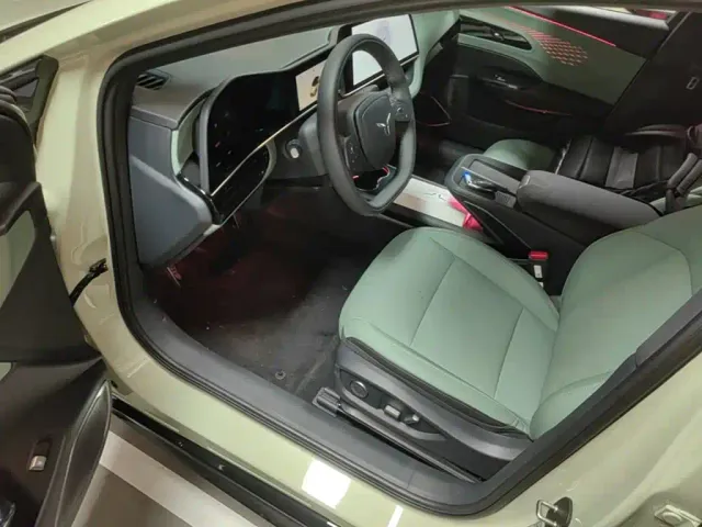 Hongqi EH7 — Фото автомобиля 15