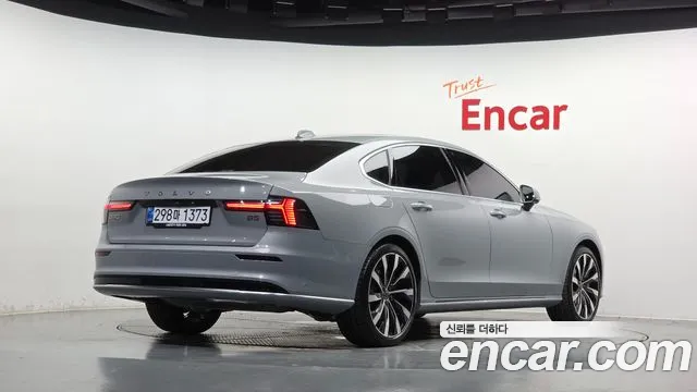 Volvo S90 — Фото автомобиля 2