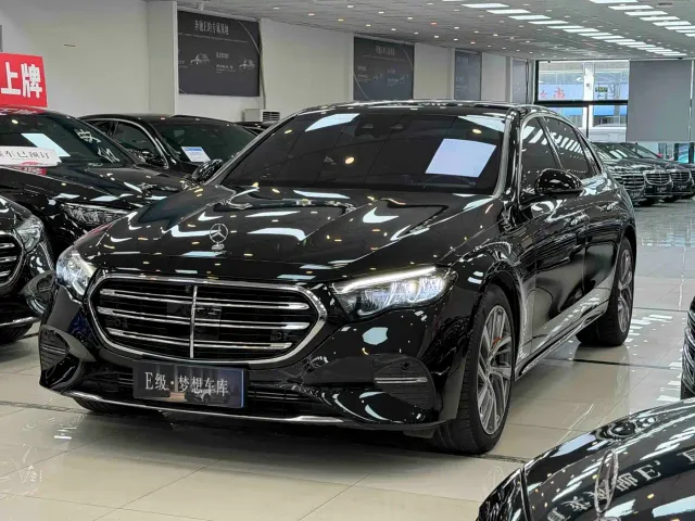 Mercedes-Benz E-Class — Фото автомобиля 3