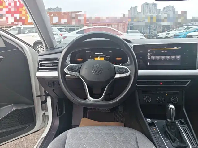 Volkswagen Lavida — Фото автомобиля 10