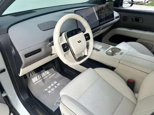 Li Auto Li Auto i6 2025 4WD Base Model — Фото автомобиля 8