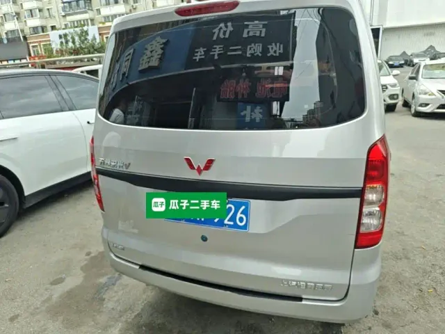 Wuling Hongguang V — Фото автомобиля 5